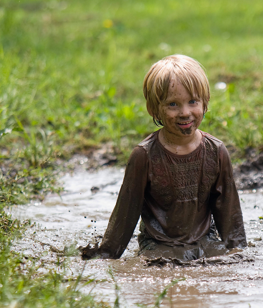 boy-in-mud